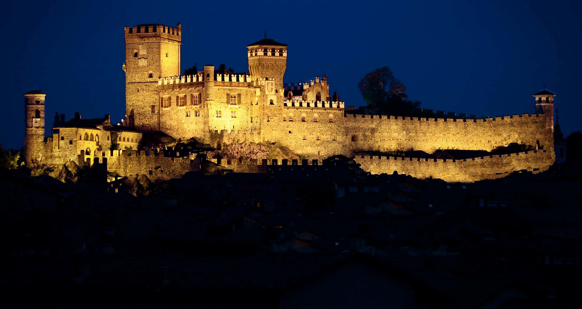 PAVONE CANAVESE: CASALI, VILLE DI LUSSO, HOTEL E CASTELLI IN VENDITA A PAVONE, PIEMONTE