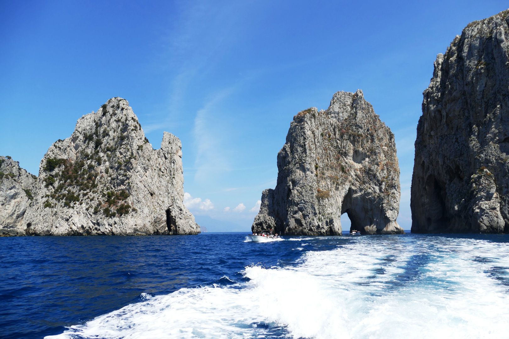 VILLA IN VENDITA A CAPRI. VILLA FRONTEMARE CAPRI, VILLA VISTA MARE CAPRI