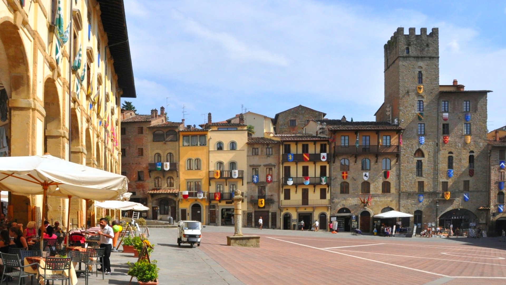 APPARTAMENTI  IN VENDITA AD AREZZO, ATTICI DI LUSSO CON TERRAZZO, VENDESI CASA CON GIARDINO E GARAGE