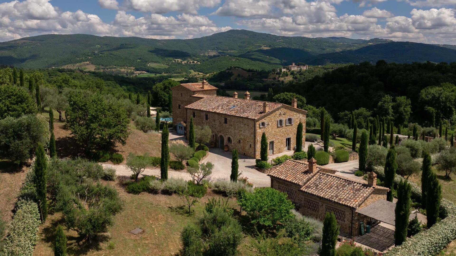 CASALI RUSTICI IN VENDITA AD AREZZO, CASALE RUSTICO AD AREZZO  