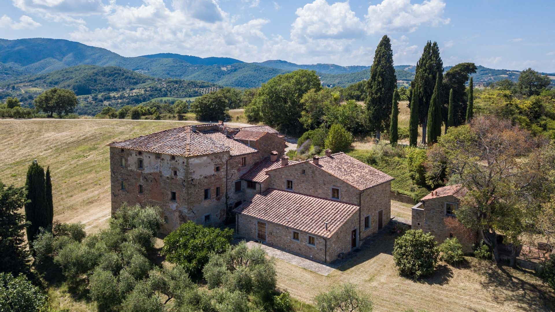 CASALE RUSTICO DA RISTRUTTURARE IN VENDITA UMBRIA, RUDERE PROGETTO DI RESTAURO