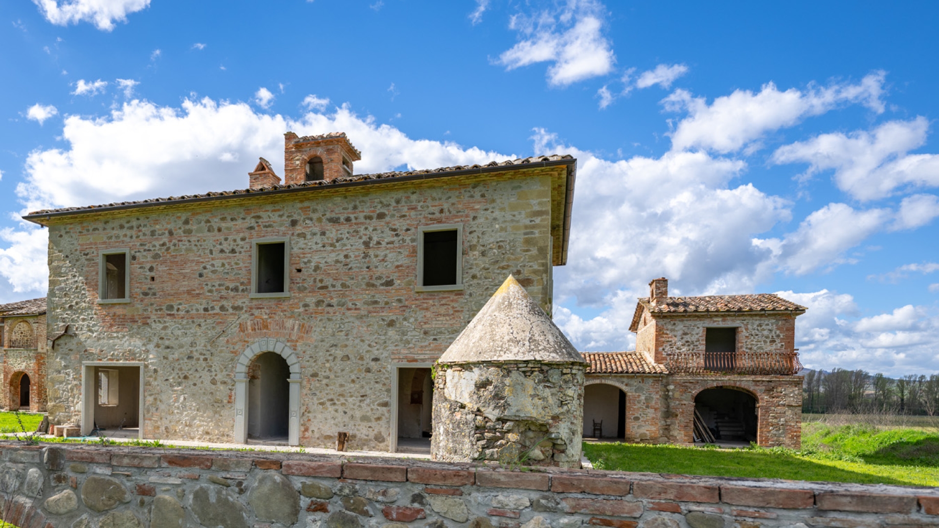 CASALE RUSTICO DA RISTRUTTURARE IN VENDITA UMBRIA, RUDERE PROGETTO DI RESTAURO