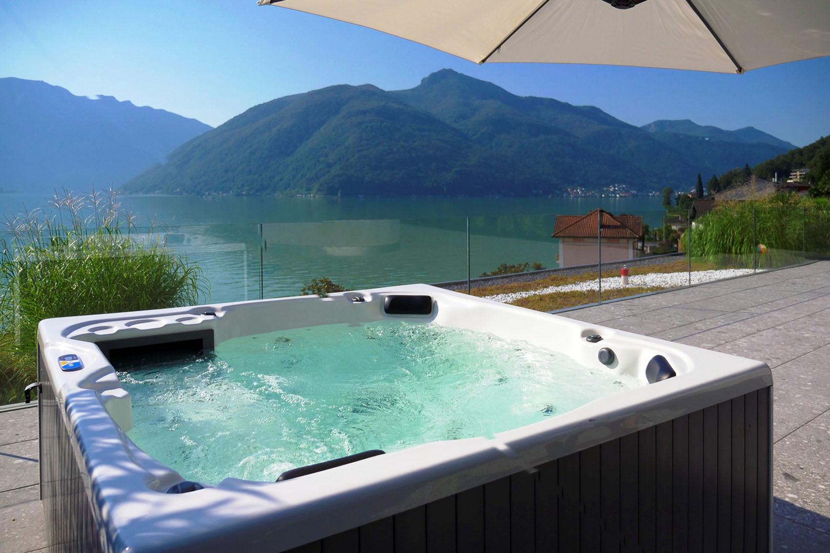 VILLE E ATTICI VISTA LAGO IN VENDITA IN SVIZZERA - TICINO, LUGANO