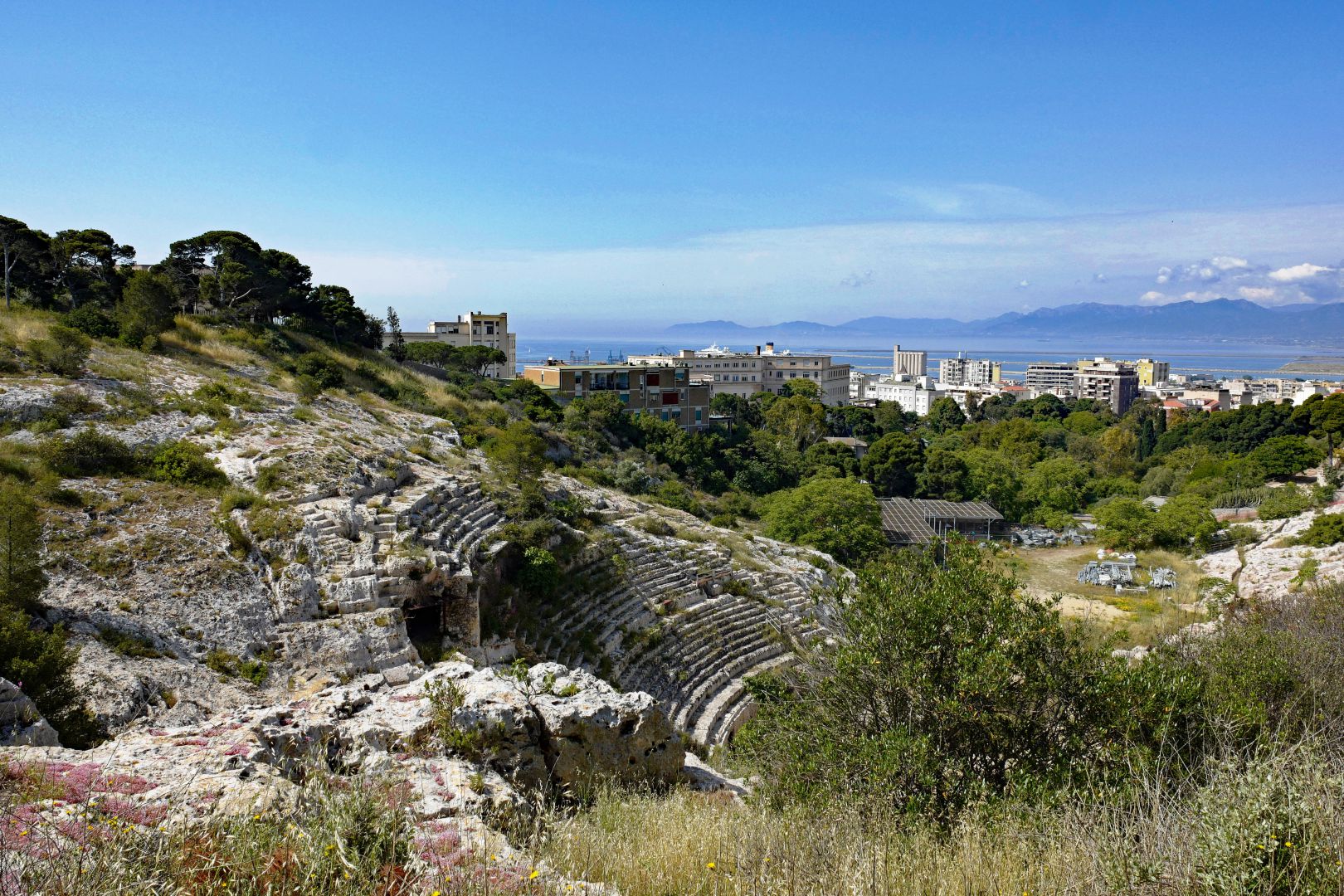 CAGLIARI: VILLE DI LUSSO FRONTE MARE E APPARTAMENTI VISTA MARE IN VENDITA IN SARDEGNA