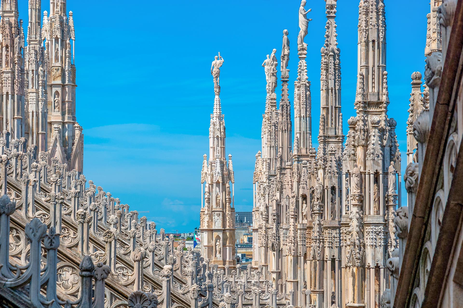 MILANO: VILLE DI LUSSO, ATTICI E APPARTAMENTI IN VENDITA A MILANO, LOMBARDIA, ITALIA
