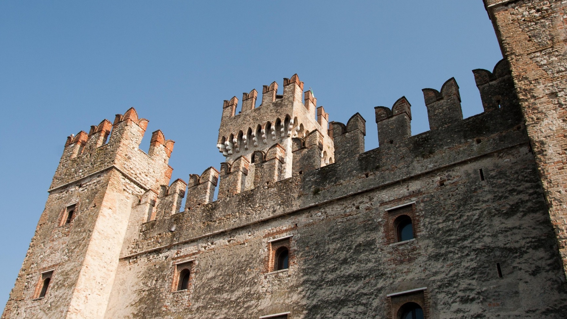 CREMONA: VILLA IN VENDITA A CREMONA, HOTEL IN VENDITA A CREMONA, IMMOBILE DI PRESTIGIO IN VENDITA A CREMONA| Romolini-Christieï¿½s