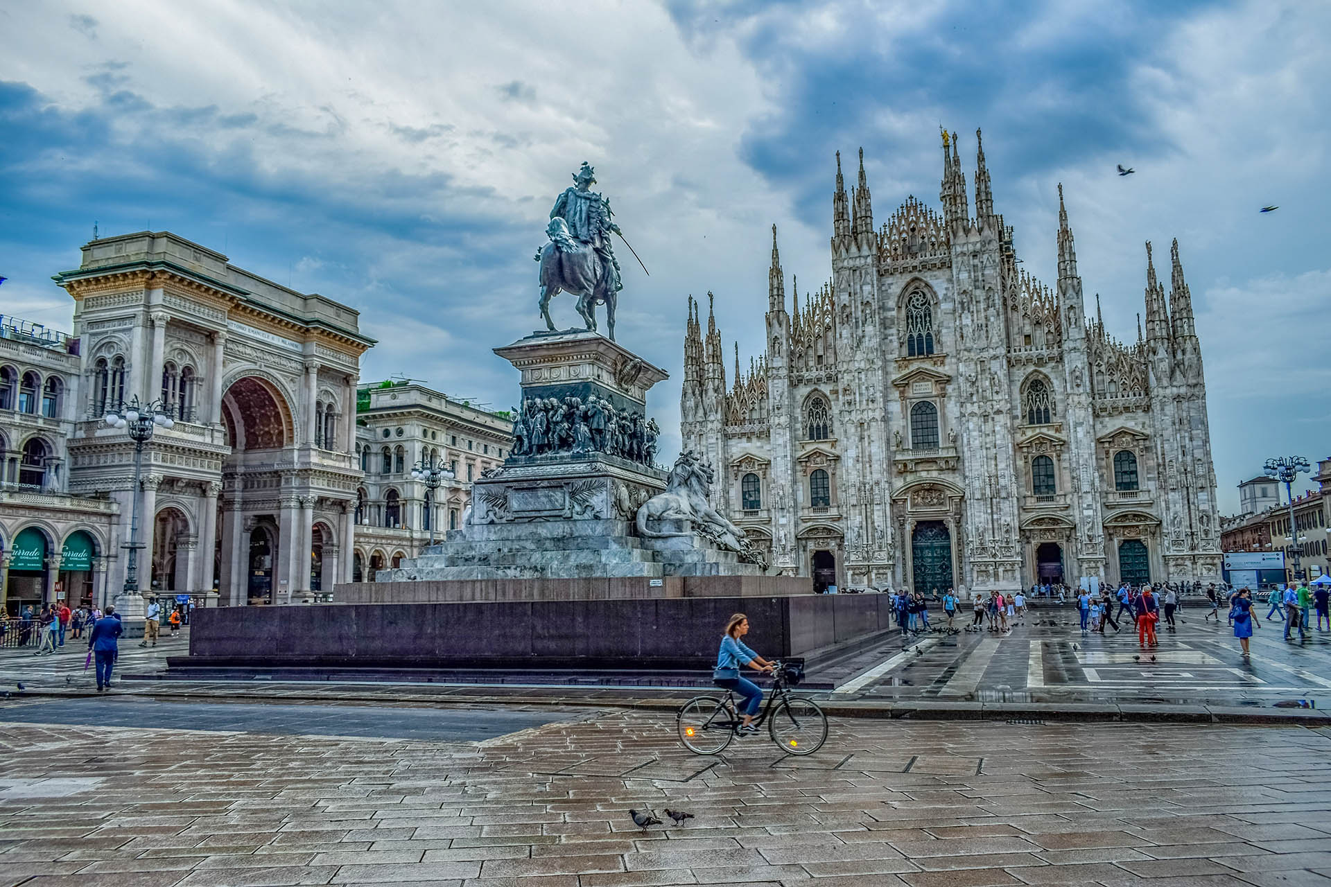 MILANO: VILLE DI LUSSO, ATTICI E APPARTAMENTI IN VENDITA A MILANO, LOMBARDIA, ITALIA