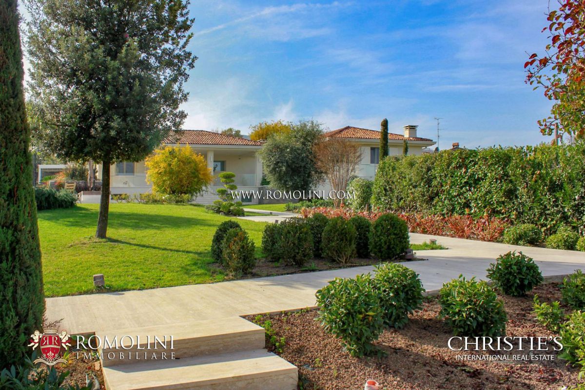 VILLE IN EMILIA ROMAGNA - CASTELLI AZIENDE VITIVINICOLE E APPARTAMENTI DI LUSSO IN VENDITA, Emilia Romagna