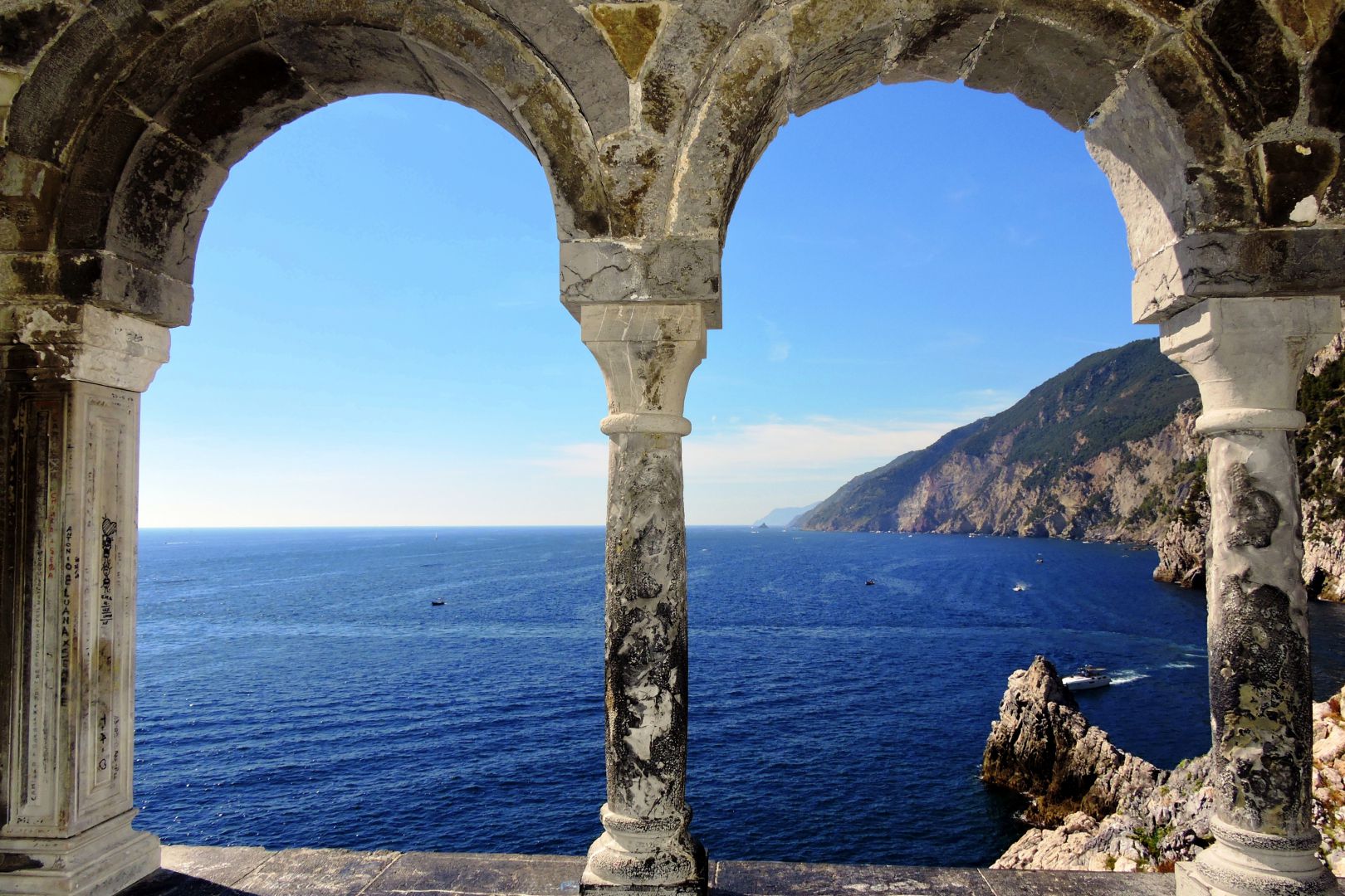 LIGURIA - VILLE CASE E APPARTAMENTI IN VENDITA