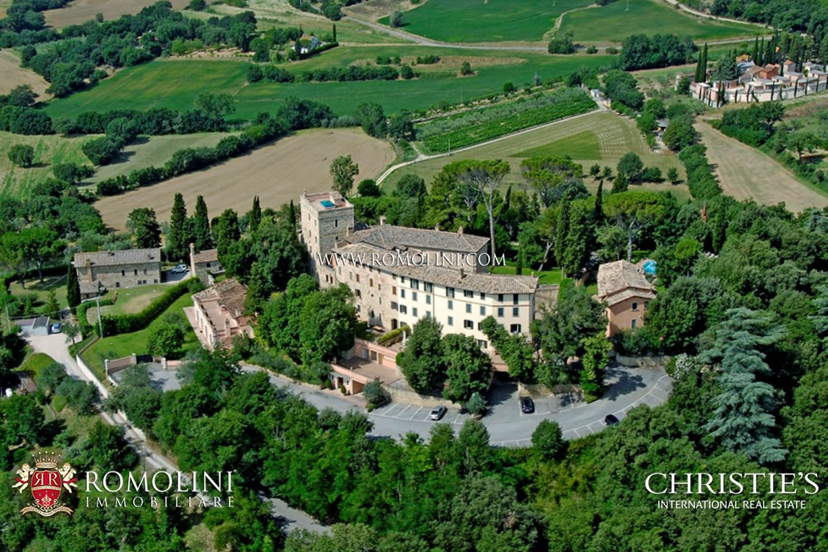BORGO IN VENDITA IN TOSCANA, UMBRIA BORGO CON VIGNETI E OLIVETI, BORGO SULLE COLLINE DEL CHIANTI, AREZZO, SIENA, FIRENZE