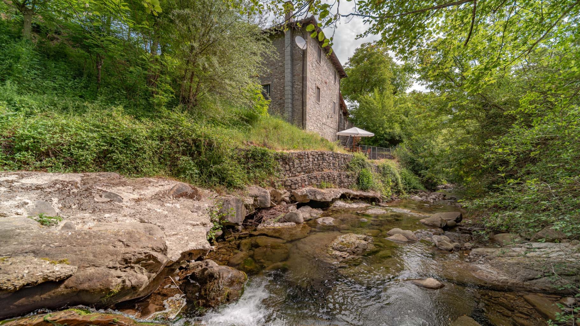MULINO AD ACQUA IN VENDITA ITALIA, RESTAURATI E DA RESTAURARE