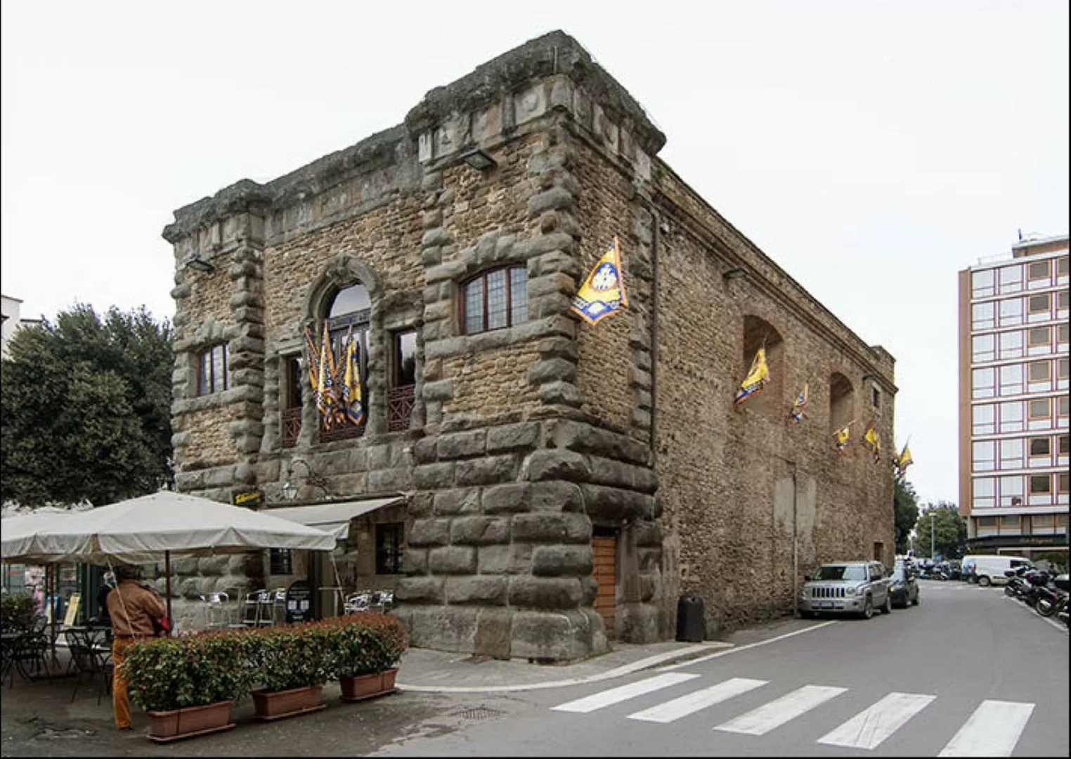 BASTIONI PORTA SANTO SPIRITO AREZZO CASA CON GARAGE IN VENDITA