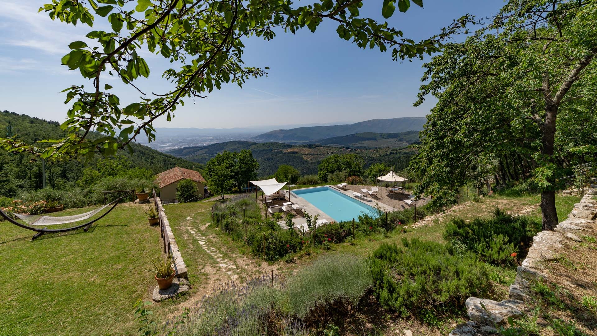 VILLE DI LUSSO, CASALI E AZIENDE VITIVINICOLE IN VENDITA A FIRENZE, TOSCANA